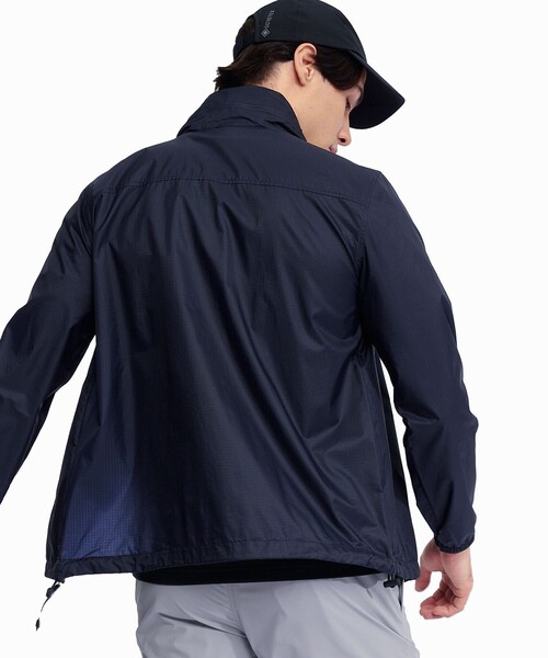 AIGLE（エーグル）の「撥水 ライトウェイト パッカブルフーデッドナイロンジャケット / フード収納可（ナイロンジャケット・メンズ・ネイビー/ブルーグリーン・L/M/XL/S）」の7枚目の写真