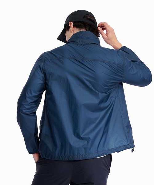 AIGLE（エーグル）の「撥水 ライトウェイト パッカブルフーデッドナイロンジャケット / フード収納可（ナイロンジャケット・メンズ・ネイビー/ブルーグリーン・L/M/XL/S）」の18枚目の写真