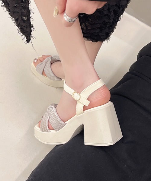 Lace Ladies（レースレディース）の「サテン調 ツイスト クロスデザイン ストラップ付き ヒール サンダル（サンダル・レディース・イエロー/アイボリー・25cm/22.5cm/23cm/23.5cm/24cm/24.5cm）」の8枚目の写真