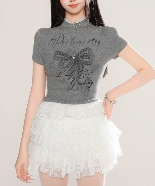 tシャツ A'GEM/9 × .kom 「.KOM/ドットケーオーエム」 バタフライプリントレイヤードフリルTEE/ レディース A'GEM/9 × .kom 『.KOM/ドットケーオーエム』 バタフライ