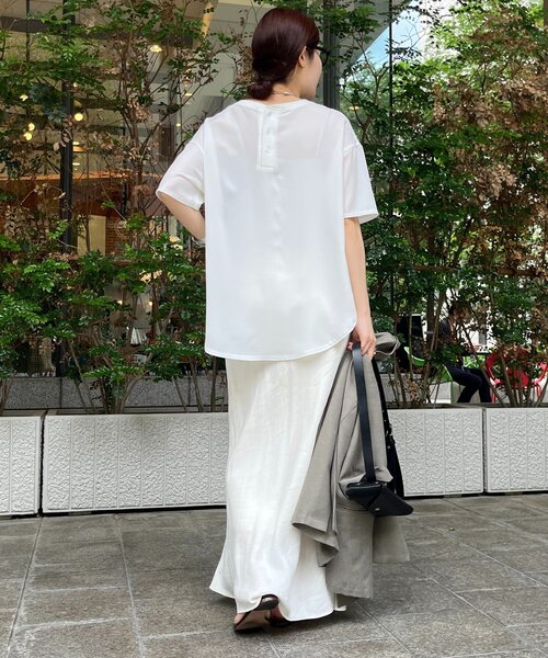 DouDou(ドゥドゥ)の「ジョーゼットロゴTEE(シャツ/ブラウス・レディース・チャコールグレー/オフホワイト/ライトグレー・FREE)」の7枚目の写真