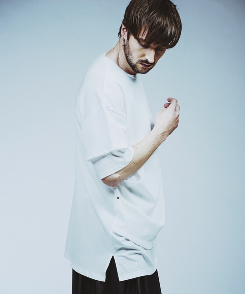 NO ID.(ノーアイディ)の「【NO ID.】Rivet Drape Big T-shirt / リベット ドレープ ビッグ Tシャツ(Tシャツ/カットソー・メンズ・グレー/ブラック/ホワイト・ONE SIZE)」の14枚目の写真