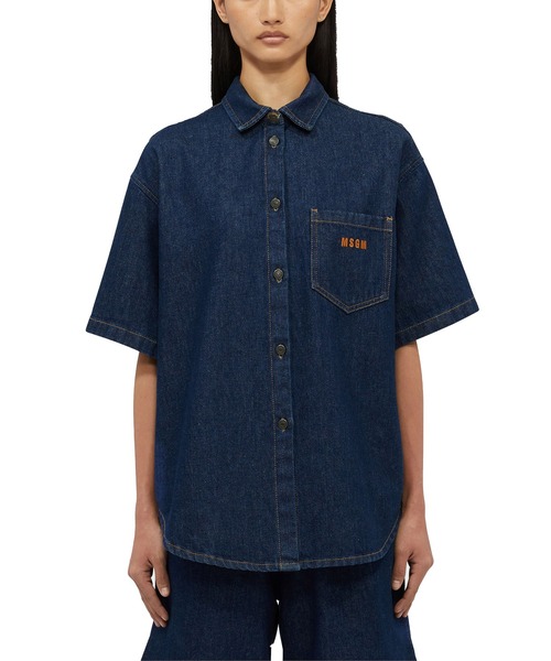 MSGM（エムエスジーエム）の「バックスリット デニムシャツ（シャツ/ブラウス・レディース・インディゴブルー・40）」の2枚目の写真