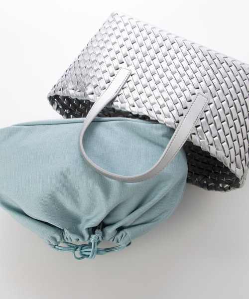 cache cache(カシュ カシュ)の「カシュカシュ cachecache / コードかがり横長トートバッグ(トートバッグ・レディース・ブラック/アイボリー/シルバー・FREE)」の1枚目の写真