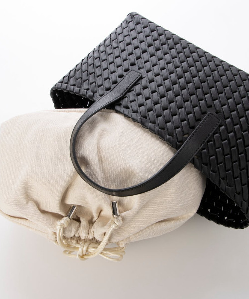 cache cache(カシュ カシュ)の「カシュカシュ cachecache / コードかがり横長トートバッグ(トートバッグ・レディース・ブラック/アイボリー/シルバー・FREE)」の16枚目の写真