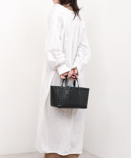 cache cache(カシュ カシュ)の「カシュカシュ cachecache / コードかがり横長トートバッグ(トートバッグ・レディース・ブラック/アイボリー/シルバー・FREE)」の19枚目の写真