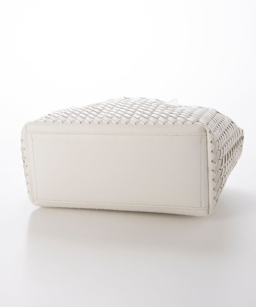 cache cache(カシュ カシュ)の「カシュカシュ cachecache / コードかがり横長トートバッグ(トートバッグ・レディース・ブラック/アイボリー/シルバー・FREE)」の6枚目の写真