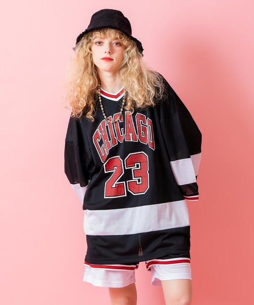 a.p.o.v.（エーピーオービー）の「a.p.o.v. CHICAGOロゴオーバーサイズメッシュゲームシャツ（Tシャツ/カットソー・メンズ・ブラック/レッド・ONESIZE）」の4枚目の写真