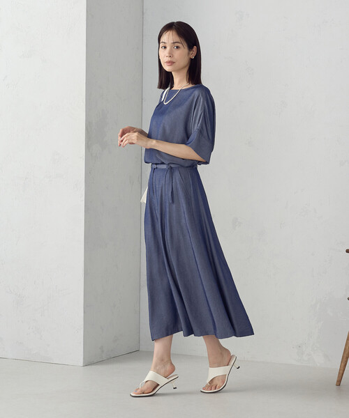 COMME CA ISM(コムサイズム)の「【セットアップ対応】デニムライクシャンブレー ナローベルト フレアスカート(スカート・レディース・ネイビー・MEDIUM/LARGE)」の13枚目の写真
