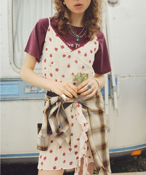ROSE BUD（ローズバッド）の「FLOWER PRINT DRESS（ワンピース・レディース・ブラック/ベージュ・ONE SIZE）」の2枚目の写真