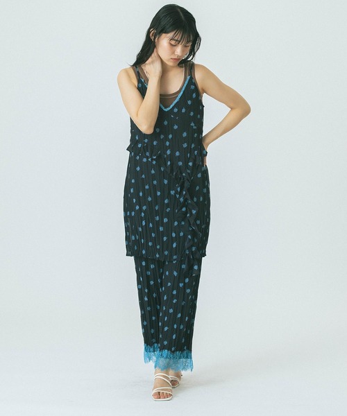 ROSE BUD（ローズバッド）の「FLOWER PRINT DRESS（ワンピース・レディース・ブラック/ベージュ・ONE SIZE）」の4枚目の写真