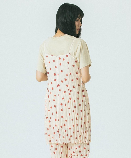 ROSE BUD（ローズバッド）の「FLOWER PRINT DRESS（ワンピース・レディース・ブラック/ベージュ・ONE SIZE）」の8枚目の写真