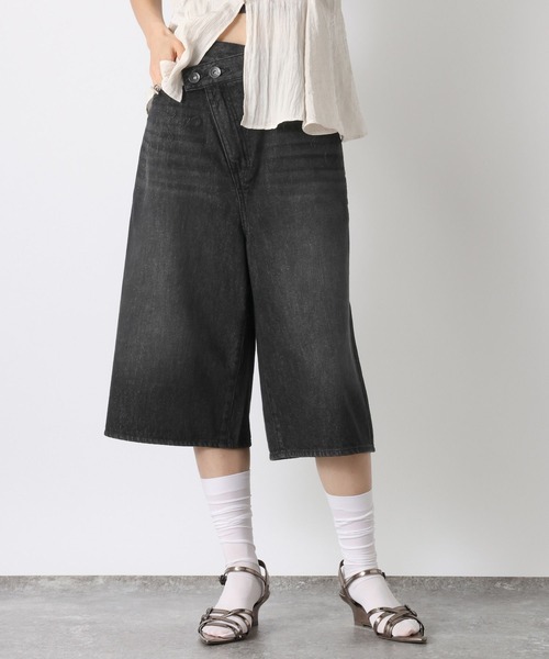 JEANASIS(ジーナシス)の「エンボスデニムハーフパンツ/499013(デニムパンツ・レディース・ブルー/ブラック・SMALL/MEDIUM)」の2枚目の写真