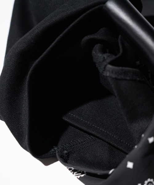 THRIFTY LOOK（スリフティールック）の「THRIFTY LOOK / スリフティールック HAV-A-HANK TRIANGLE SMALL TOTE ハバハンク キャンバス リメイク トライアングルトート（トートバッグ・メンズ・ホワイト/ブラック・FREE）」の4枚目の写真