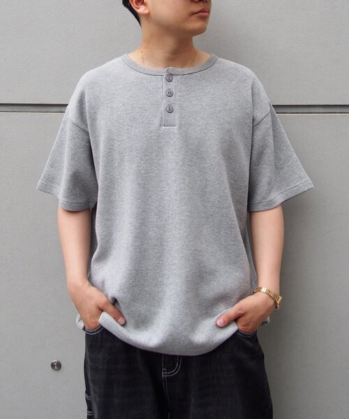 Sourcream（サワークリーム）の「【Sourcream/サワークリーム】ワッフルヘンリーネックTEE / 2サイズ（Tシャツ/カットソー・レディース・ホワイト/グレー/チャコールグレー/ブラック・LARGE/MEDIUM）」の4枚目の写真