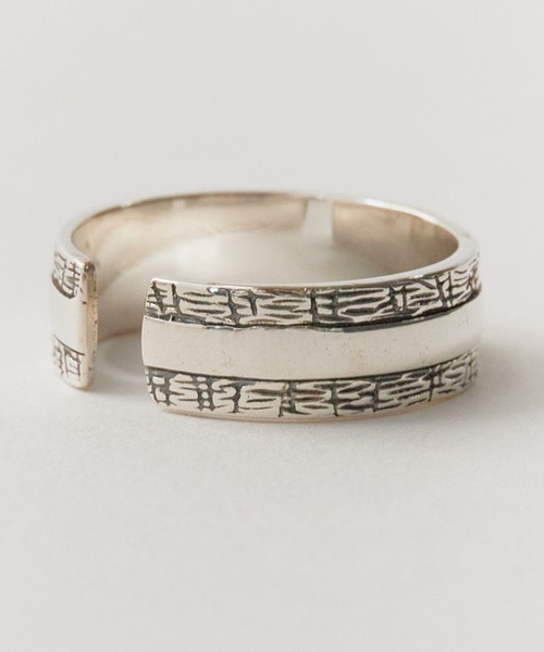 blatto（ブラット）の「blatto/ブラット 925シルバー デザイン リング（リング・メンズ・シルバー系その他5/シルバー系その他3/シルバー×ゴールド/シルバー系1/シルバー系/シルバー系その他/ゴールド系1/シルバー系2/シルバー系その他6/シルバー系その他4/シルバー系その他2/ゴールド系2/シルバー系5/シルバー系3/ゴールド系/シルバー系9/シルバー系8/シルバー系7/シルバー系6/シルバー系4・FREE）」の22枚目の写真