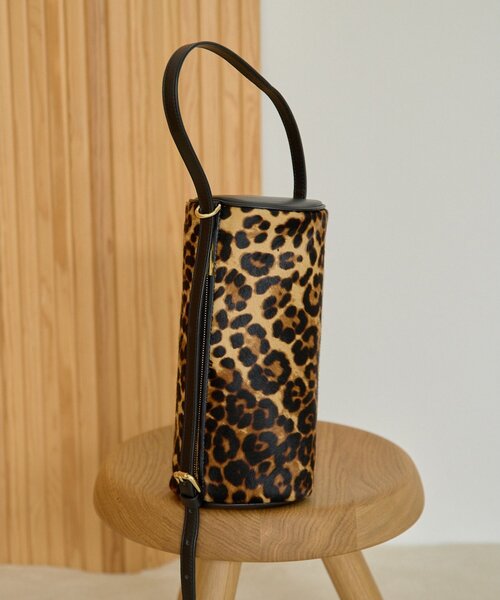 Whim Gazette(ウィムガゼット)の「【Hoaw.】ヘアレザー2WAYショルダーバッグ(ショルダーバッグ・レディース・キャメル・FREE)」の2枚目の写真