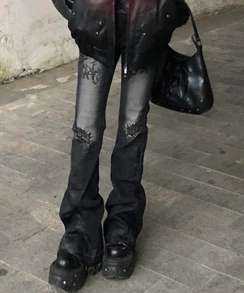 Ressaca（レサーカ）の「ローライズバタフライフレアデニムパンツ（デニムパンツ・レディース・ブラック・L/S/M）」の2枚目の写真