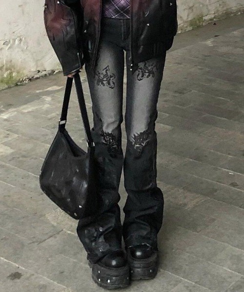 Ressaca（レサーカ）の「ローライズバタフライフレアデニムパンツ（デニムパンツ・レディース・ブラック・L/S/M）」の4枚目の写真