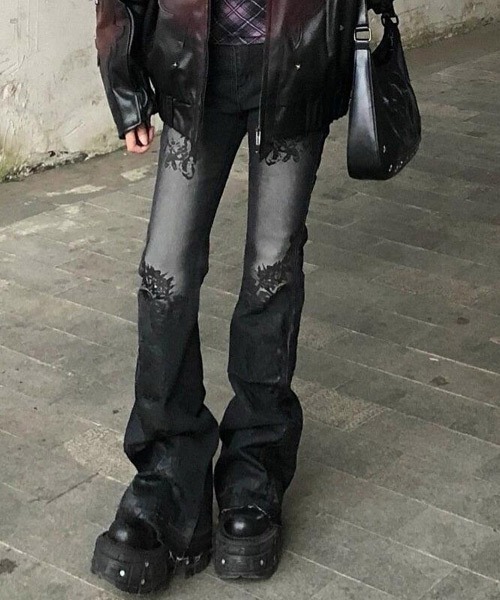 Ressaca（レサーカ）の「ローライズバタフライフレアデニムパンツ（デニムパンツ・レディース・ブラック・L/S/M）」の3枚目の写真