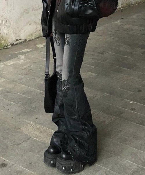 Ressaca（レサーカ）の「ローライズバタフライフレアデニムパンツ（デニムパンツ・レディース・ブラック・L/S/M）」の7枚目の写真