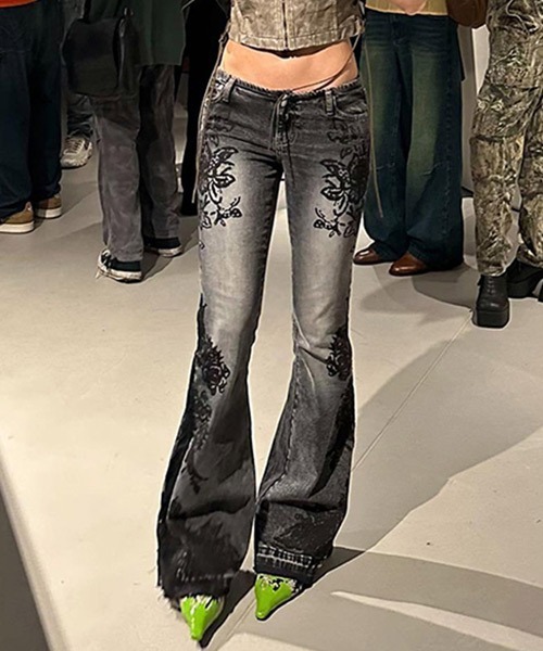 Ressaca（レサーカ）の「ローライズバタフライフレアデニムパンツ（デニムパンツ・レディース・ブラック・L/S/M）」の13枚目の写真