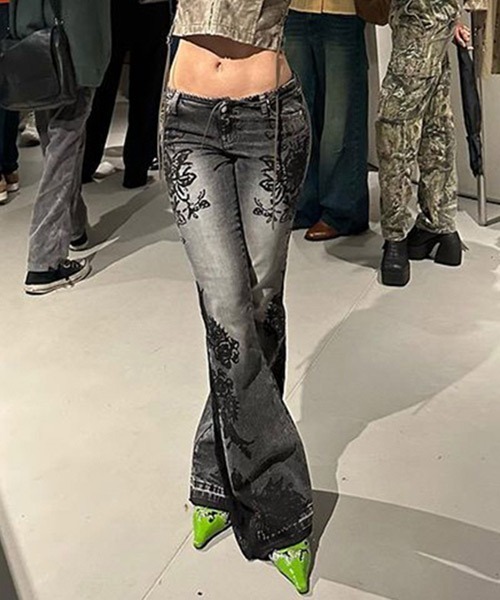 Ressaca（レサーカ）の「ローライズバタフライフレアデニムパンツ（デニムパンツ・レディース・ブラック・L/S/M）」の14枚目の写真