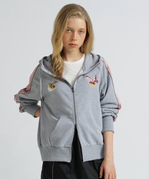 AVIREX(アヴィレックス)の「《SOUVENIR COLLECTION》SATIN SKA COMBI PARKA(パーカー・レディース・オリーブ/グレー/ブラック・M/S)」の2枚目の写真