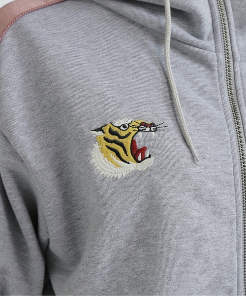 AVIREX(アヴィレックス)の「《SOUVENIR COLLECTION》SATIN SKA COMBI PARKA(パーカー・レディース・オリーブ/グレー/ブラック・M/S)」の20枚目の写真