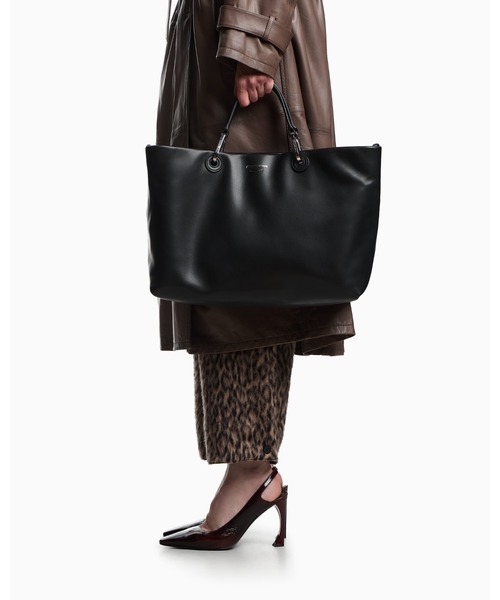 EMPORIO ARMANI(エンポリオアルマーニ)の「【エンポリオ アルマーニ】MyEA ショッパー ナッパレザー ミディアム(トートバッグ・レディース・ネイビー/ブラック/オフホワイト・FREE)」の5枚目の写真