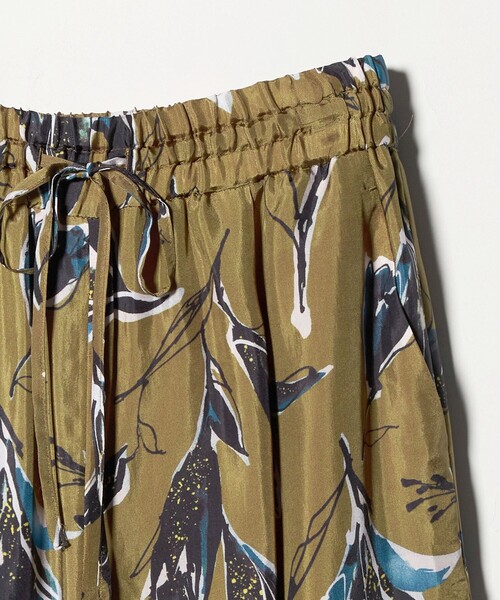 SACRA（サクラ）の「＜SACRA＞FLORA プリント イージーパンツ（その他パンツ・レディース・オリーブ/ベージュ・36/38）」の4枚目の写真