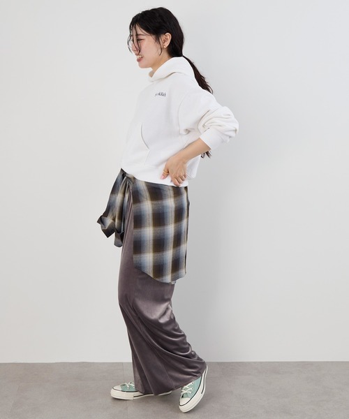 SPORTY&RICH(スポーティアンドリッチ)の「【SPORTY & RICH】クロップドフーディ-Soft Cropped Hoodie(パーカー・レディース・ホワイト・S)」の12枚目の写真