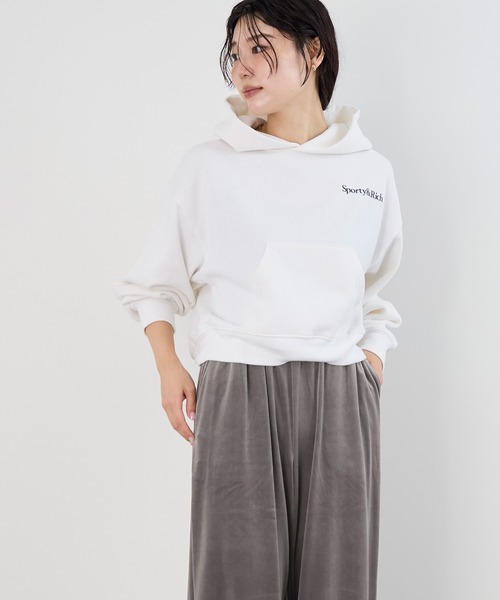 SPORTY&RICH(スポーティアンドリッチ)の「【SPORTY & RICH】クロップドフーディ-Soft Cropped Hoodie(パーカー・レディース・ホワイト・S)」の6枚目の写真