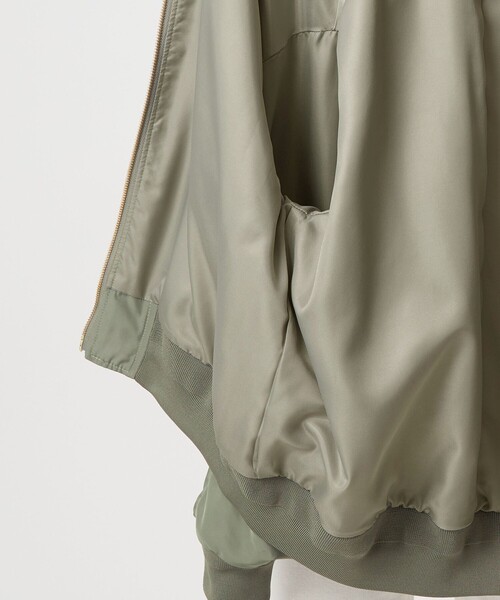 green label relaxing（グリーンレーベルリラクシング）の「ツイル コクーン MA-1 ウォッシャブル 撥水 吸湿発熱（MA-1・レディース・ネイビー/オリーブ・36/38）」の19枚目の写真