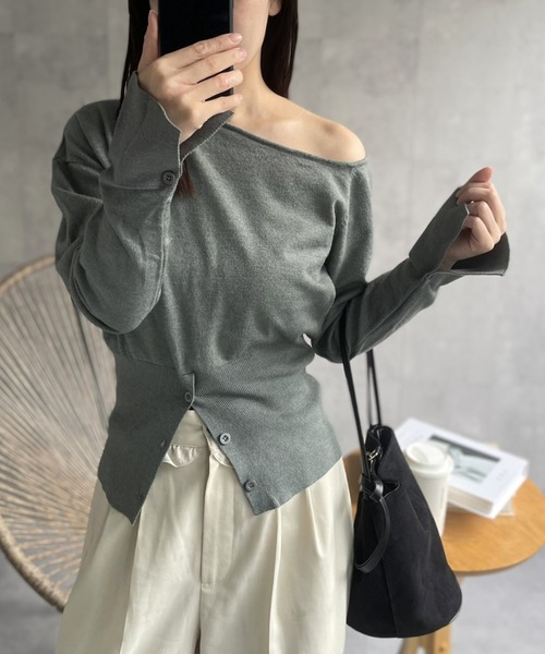 LAC-VERT(ラック・ヴェール)の「ウエストボタンオフショルニットトップス(Tシャツ/カットソー・レディース・ベージュ/アイボリー/ブラック/グリーン・FREE)」の1枚目の写真