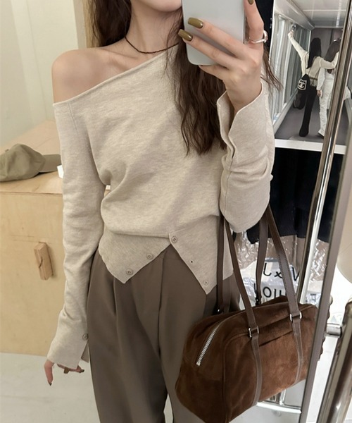 LAC-VERT(ラック・ヴェール)の「ウエストボタンオフショルニットトップス(Tシャツ/カットソー・レディース・ベージュ/アイボリー/ブラック/グリーン・FREE)」の2枚目の写真