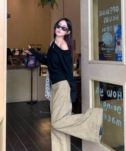 LAC-VERT(ラック・ヴェール)の「ウエストボタンオフショルニットトップス(Tシャツ/カットソー・レディース・ベージュ/アイボリー/ブラック/グリーン・FREE)」の12枚目の写真