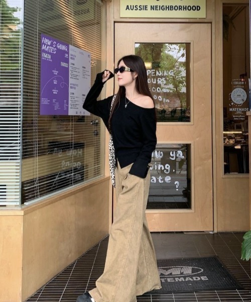 LAC-VERT(ラック・ヴェール)の「ウエストボタンオフショルニットトップス(Tシャツ/カットソー・レディース・ベージュ/アイボリー/ブラック/グリーン・FREE)」の13枚目の写真