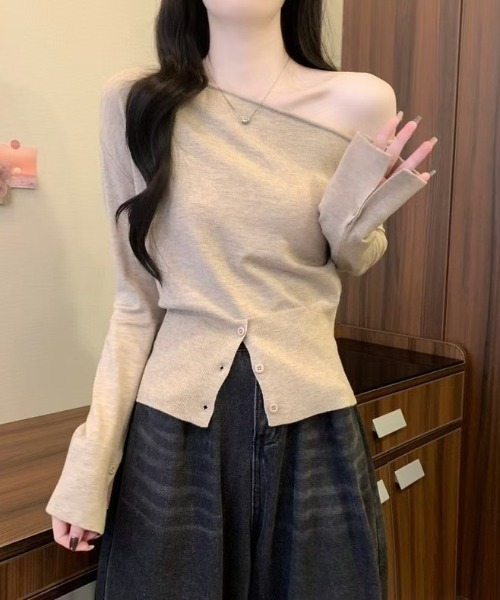 LAC-VERT(ラック・ヴェール)の「ウエストボタンオフショルニットトップス(Tシャツ/カットソー・レディース・ベージュ/アイボリー/ブラック/グリーン・FREE)」の5枚目の写真