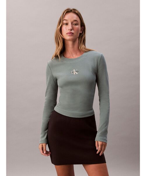 Calvin Klein(カルバン・クライン)の「ロングスリーブモノグラムベビーTシャツ(Tシャツ/カットソー・レディース・ブラック/ホワイト/バイオレット/モーブ系/ダークパープル/ライトアッシュグレー・M/S/XS/XXS)」の3枚目の写真