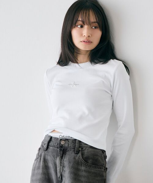Calvin Klein(カルバン・クライン)の「ロングスリーブモノグラムベビーTシャツ(Tシャツ/カットソー・レディース・ブラック/ホワイト/バイオレット/モーブ系/ダークパープル/ライトアッシュグレー・M/S/XS/XXS)」の15枚目の写真
