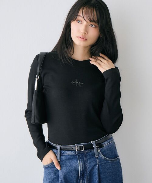 Calvin Klein(カルバン・クライン)の「ロングスリーブモノグラムベビーTシャツ(Tシャツ/カットソー・レディース・ブラック/ホワイト/バイオレット/モーブ系/ダークパープル/ライトアッシュグレー・M/S/XS/XXS)」の16枚目の写真