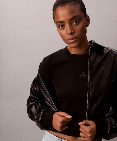 Calvin Klein(カルバン・クライン)の「ロングスリーブモノグラムベビーTシャツ(Tシャツ/カットソー・レディース・ブラック/ホワイト/バイオレット/モーブ系/ダークパープル/ライトアッシュグレー・M/S/XS/XXS)」の18枚目の写真