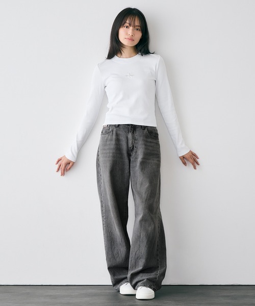 Calvin Klein(カルバン・クライン)の「ロングスリーブモノグラムベビーTシャツ(Tシャツ/カットソー・レディース・ブラック/ホワイト/バイオレット/モーブ系/ダークパープル/ライトアッシュグレー・M/S/XS/XXS)」の12枚目の写真