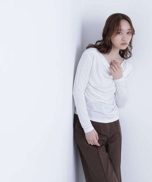 NATURAL BEAUTY BASIC（ナチュラルビューティーベーシック）の「◇ドレープネックカットソー（Tシャツ/カットソー・レディース・チャコールグレー/ダークブラウン/オフホワイト・FREE）」の14枚目の写真