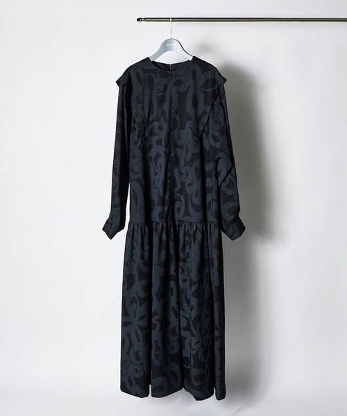 RUMCHE(ラムシェ)の「"Chain Flower" Print Dress / チェーンフラワープリントドレス(ワンピース・レディース・ホワイト/ブラック・FREE)」の15枚目の写真