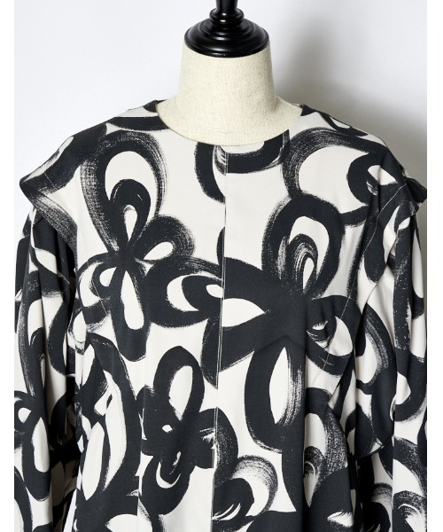 RUMCHE(ラムシェ)の「"Chain Flower" Print Dress / チェーンフラワープリントドレス(ワンピース・レディース・ホワイト/ブラック・FREE)」の21枚目の写真