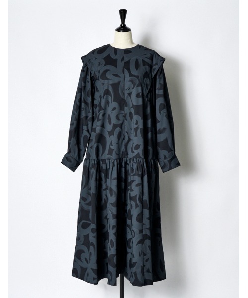 RUMCHE(ラムシェ)の「"Chain Flower" Print Dress / チェーンフラワープリントドレス(ワンピース・レディース・ホワイト/ブラック・FREE)」の13枚目の写真