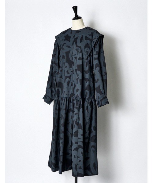 RUMCHE(ラムシェ)の「"Chain Flower" Print Dress / チェーンフラワープリントドレス(ワンピース・レディース・ホワイト/ブラック・FREE)」の8枚目の写真