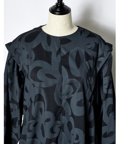RUMCHE(ラムシェ)の「"Chain Flower" Print Dress / チェーンフラワープリントドレス(ワンピース・レディース・ホワイト/ブラック・FREE)」の20枚目の写真